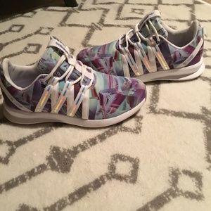 Adidas women’s tennis shoes